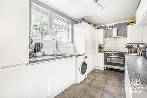 3 bedroom end of terrace house for sale, Tufter Road, Chigwell