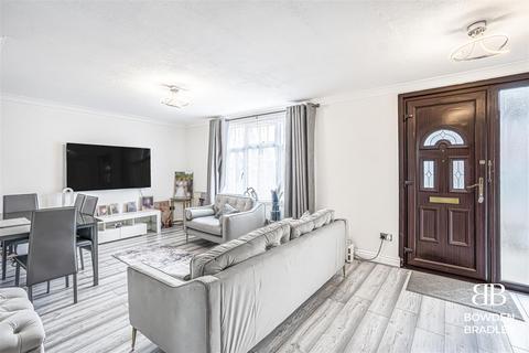 3 bedroom end of terrace house for sale, Tufter Road, Chigwell