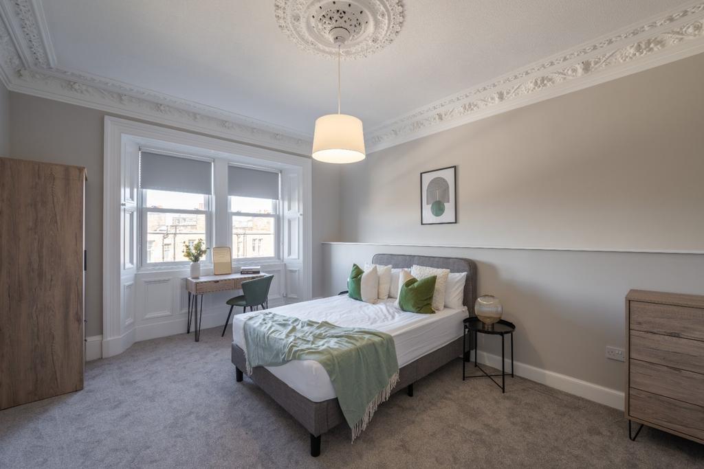 Experience comfort and style in this beautifull...