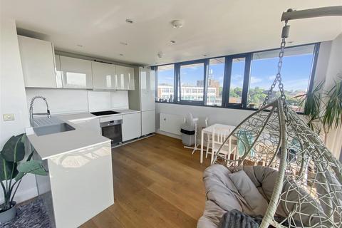2 bedroom flat for sale, London Road, Isleworth