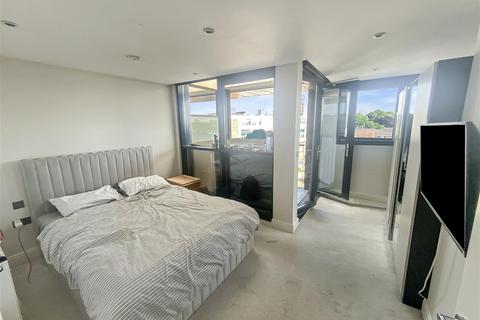 2 bedroom flat for sale, London Road, Isleworth