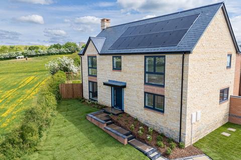 4 bedroom detached house for sale, Brigstock NN14