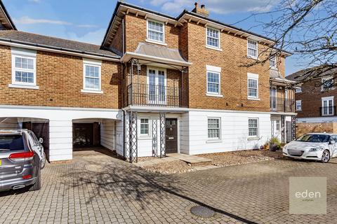 5 bedroom semi-detached house for sale, Maypole Drive, Kings Hill, ME19