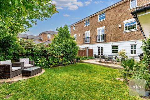 5 bedroom semi-detached house for sale, Maypole Drive, Kings Hill, ME19