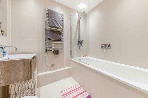1 bedroom flat to rent, Kew Bridge Road, Brentford TW8