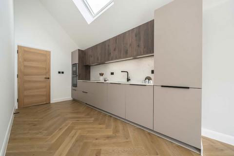 2 bedroom flat for sale, Cranmer Avenue, London W13