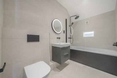 2 bedroom flat for sale, Cranmer Avenue, London W13
