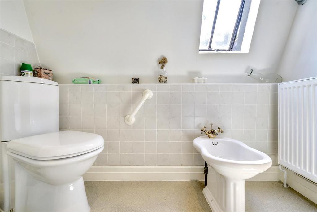 Ensuite 1 2.jpeg