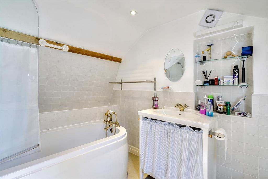 Ensuite 1 1.jpeg