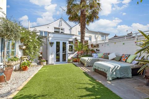 2 bedroom semi-detached house for sale, Binstead Hill, Ryde PO33