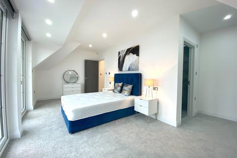 2 bedroom apartment to rent, Drake Avenue, Surrey TW18