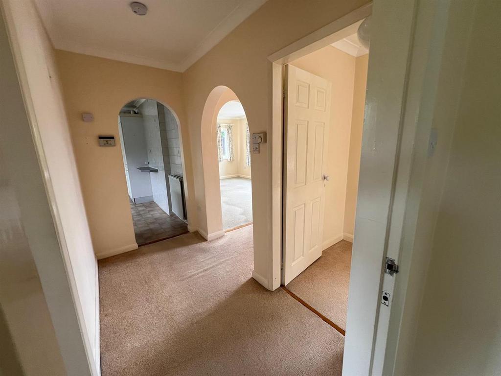 Hallway 1.jpeg