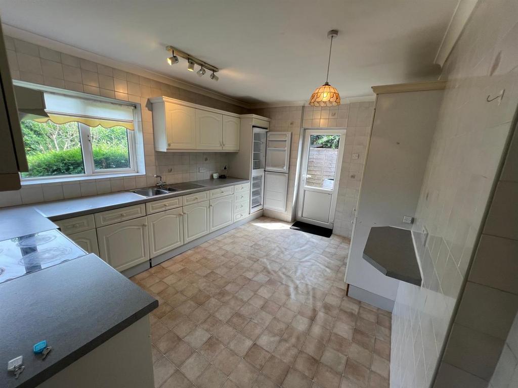 Kitchen 1.jpeg