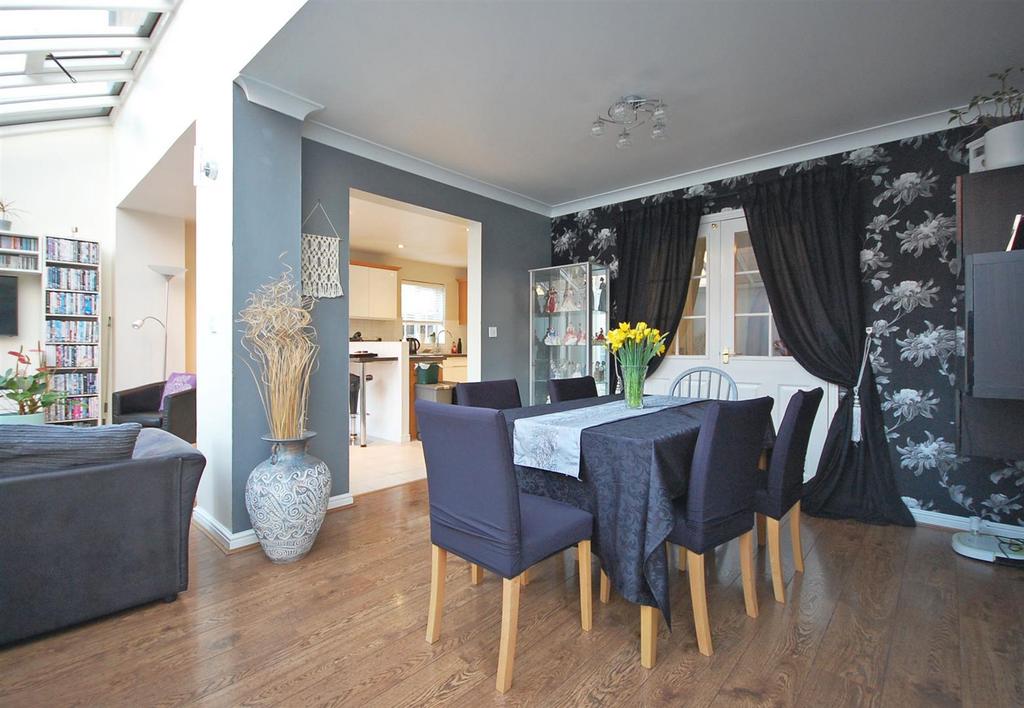 Dining Room b.jpg