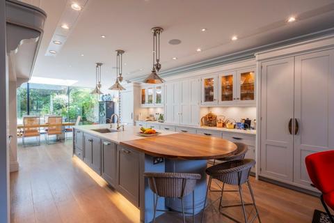 3 bedroom semi-detached house for sale, Springfield Road, London