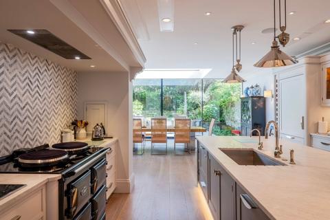 3 bedroom semi-detached house for sale, Springfield Road, London