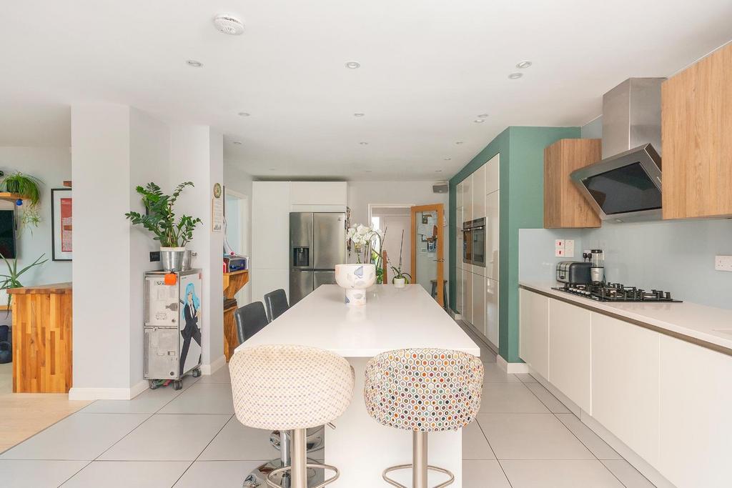 1 D0 LEIG - Kitchen B.jpg