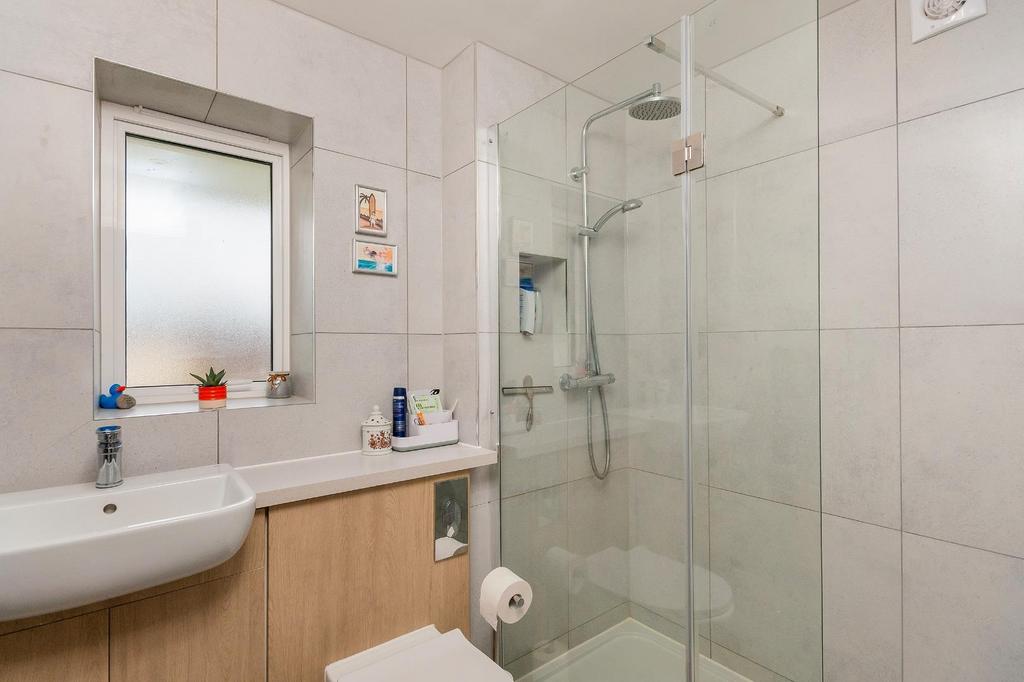 1 D0 LEIG - Ensuite A.jpg