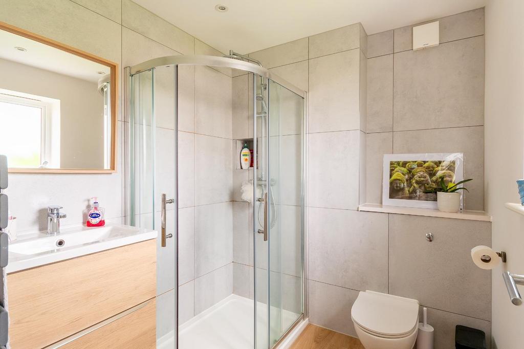 1 D0 LEIG - Ensuite C.jpg