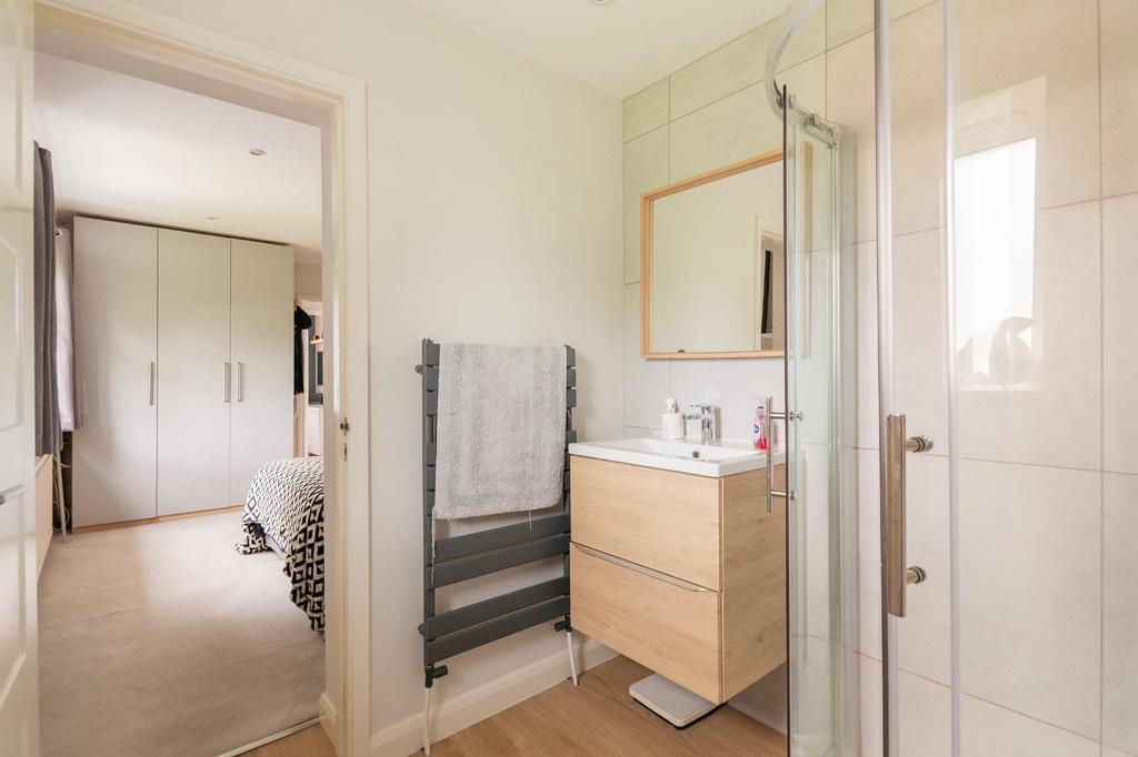 1 D0 LEIG - Ensuite B.jpg