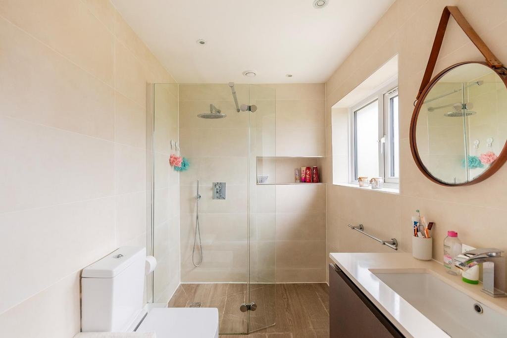 1 D0 LEIG - Bathroom A.jpg