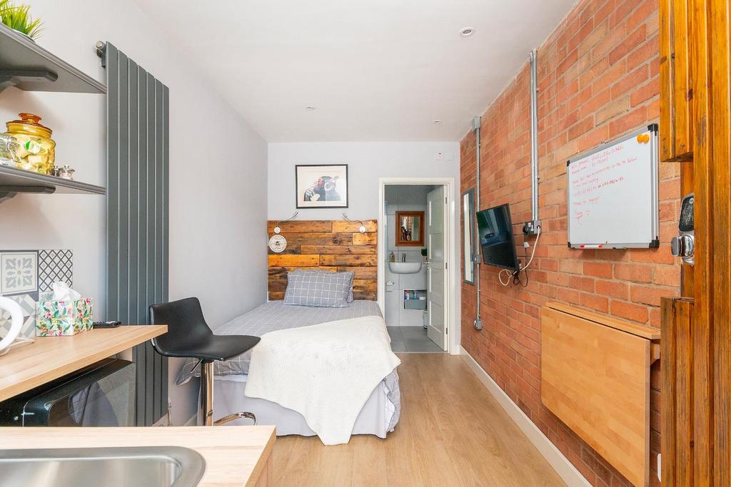 1 D0 LEIG - Annexe Bedroom C.jpg