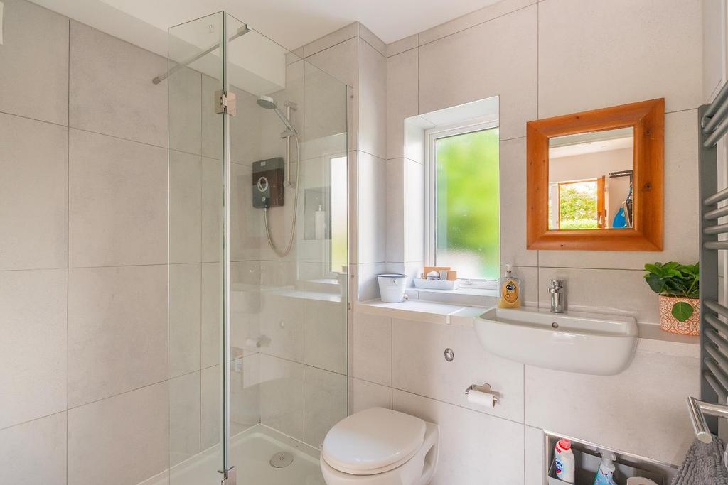 1 D0 LEIG - Annexe Bathroom A.jpg