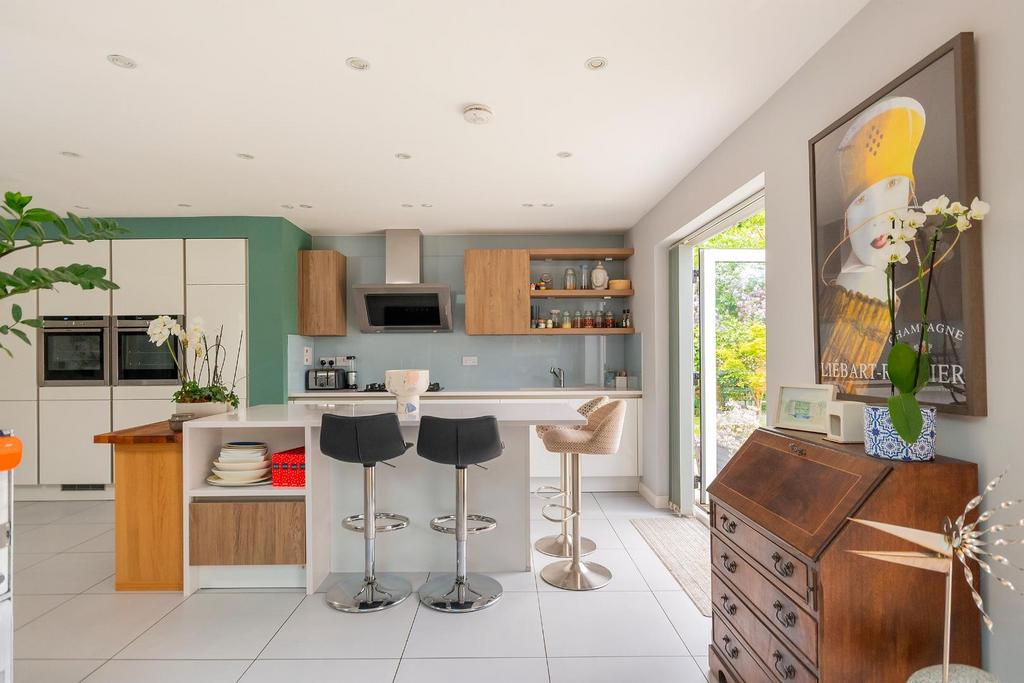 1 D0 LEIG - Kitchen A.jpg