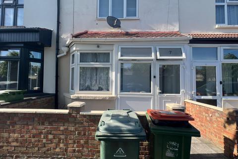 2 bedroom flat for sale, Oakdale Road, London E7