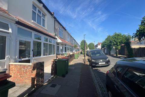2 bedroom flat for sale, Oakdale Road, London E7