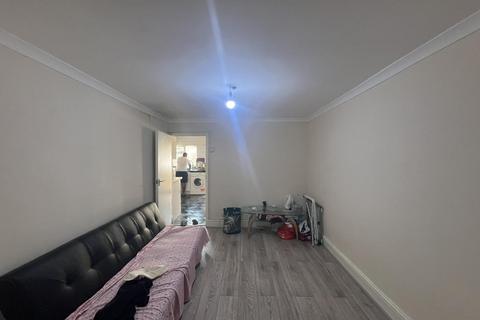 2 bedroom flat for sale, Oakdale Road, London E7