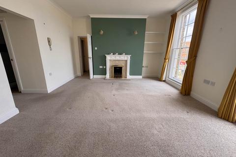 2 bedroom flat to rent, Medway Heights, Chatham
