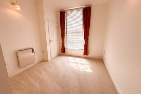 2 bedroom flat to rent, Medway Heights, Chatham