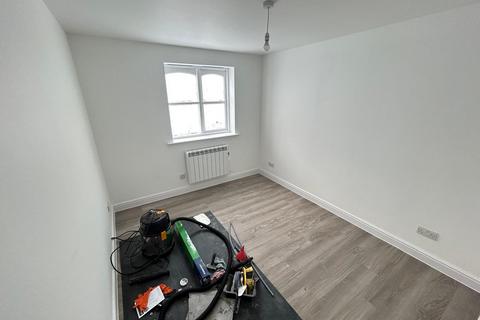 2 bedroom flat to rent, London SE8