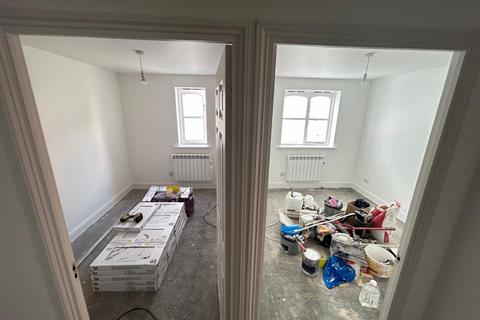 2 bedroom flat to rent, London SE8