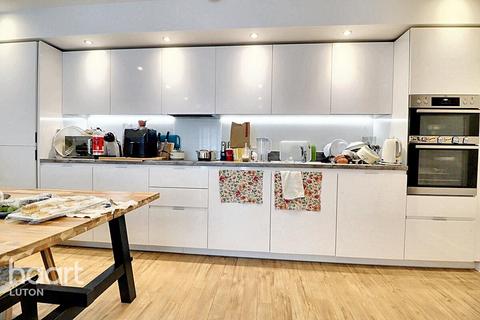 undefined, Stirling Drive, Luton
