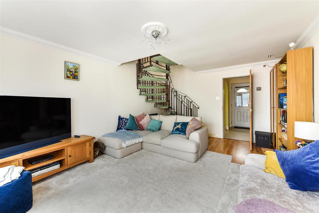Lounge into house.jpg