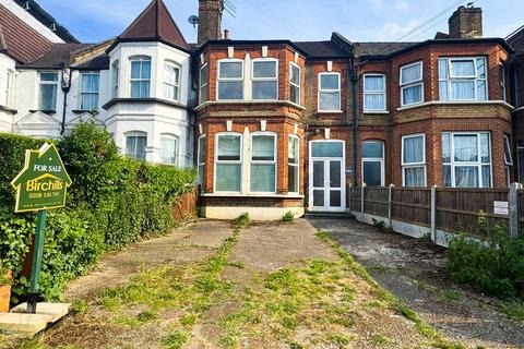 3 bedroom flat for sale, Fillebrook Road, London, E11