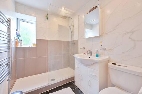 14 Blossom Close, London, W5 4YF