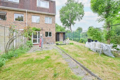 14 Blossom Close, London, W5 4YF