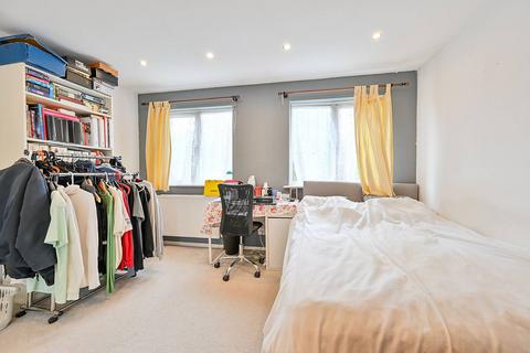 14 Blossom Close, London, W5 4YF