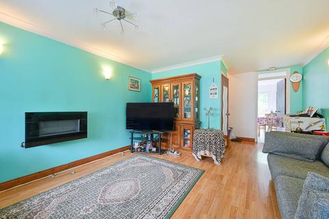 14 Blossom Close, London, W5 4YF