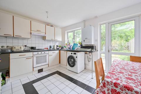 14 Blossom Close, London, W5 4YF