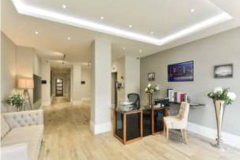 2 bedroom flat to rent, Aldenham Road, Bushey, WD23