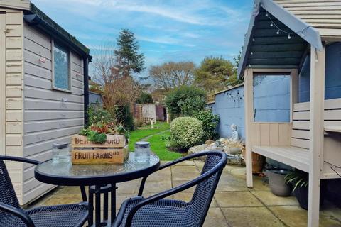 13 Coronation Road, Burnham-on-crouch, CM0 8HW