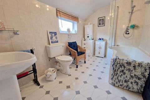 13 Coronation Road, Burnham-on-crouch, CM0 8HW
