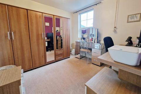 13 Coronation Road, Burnham-on-crouch, CM0 8HW