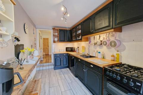 13 Coronation Road, Burnham-on-crouch, CM0 8HW