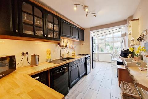 13 Coronation Road, Burnham-on-crouch, CM0 8HW
