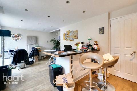 21 Wallis Close, Dartford, DA2 7BE